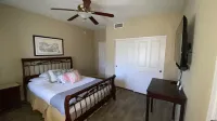 Private access, private room, private bathroom Hotels near Market at Estrella Falls