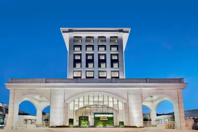 Courtyard by Marriott Bengaluru Hebbal マニャタ・テック・パーク周辺のホテル