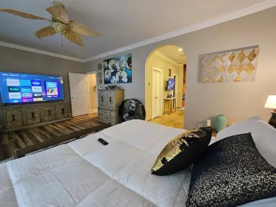 Heated Pool King Bed Jacuzzi Bath Arcade