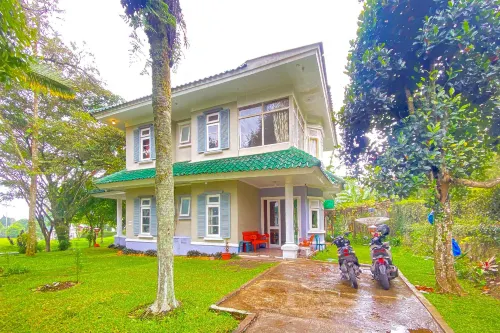 RedDoorz Near Taman Bunga Nusantara 2