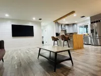 This Charming 3-bedroom house in Royal Palm Beach offers comfort and style! Hotels in Royal Palm Beach