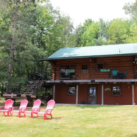 Charming Log Cabin on Beautiful Lake Butterfield