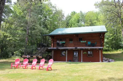 Charming Log Cabin on Beautiful Lake Butterfield