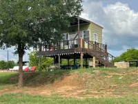 Romantic Waterfront Cabin on the River Near Possum Kingdom Lake Hotels in Young County