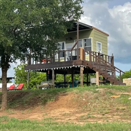 Romantic Riverfront Retreat