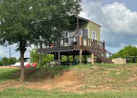 Romantic Riverfront Retreat