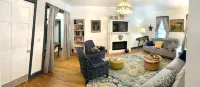 A Haven of Rest in Stately Historic Home Cozy 2nd floor Suite.