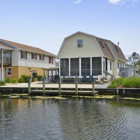 Imagine Staying at This Quiet Water Front Beach Cottage - Family + Bikes, Canoe