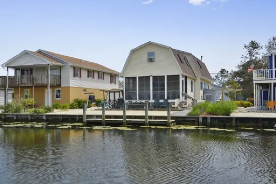 Imagine Staying at This Quiet Water Front Beach Cottage - Family + Bikes, Canoe
