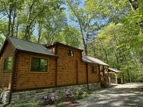 Secluded Log Cabin with Premium Hot Tub under Gazebo