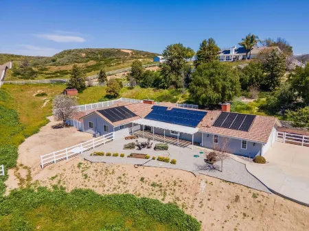 GREAT LOCATION! CLOSE TO PELTZER, LORIMAR, FAULKNER, LONG SHADOW WINERIES!