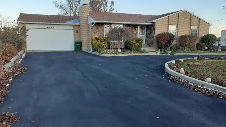 Spacious Two Bedroom Suite an Hour's Drive from Eight Ski Resorts Отели в г. Уэст-Джордан