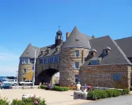 Salt Pool, AC, Beaches and Newport! Pets Welcome! - 2-Star