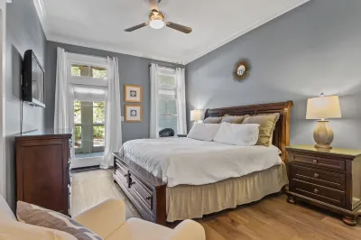 Beautiful 2 BR Watercolor Condo/Across from Beachclub/Next to Wine World!! Hotel in zona Seaside Beach
