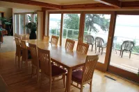 Water Front Spacious Home with a View - Vacation in Paradise! Hoteles en Marysville