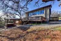 Amazing Log Cottage with Hot Tub & Barrel SaunaNEW LISTING) Hooverville Orchards附近的飯店