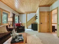 Boyne Mountain Cabin 4 Bedrooms garage and hot tub clean and cozy