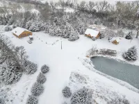 Rustic Cottage Retreat Hotels in Collins