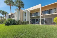Condo 2 Bedrooms 2 Baths Pool 6 min to Beaches Downtown Restaurants Shopping
