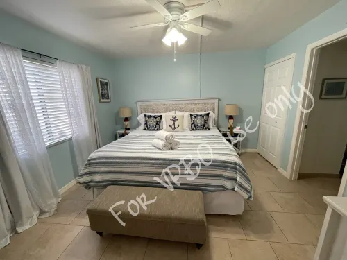 St Augustine Beach Island Escape 2 bed,2 bath,1st floor condo steps to the beach