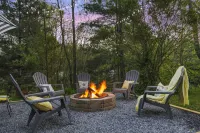 Twin Maples Farmhouse-Walk to Dining, Shops & Pubs