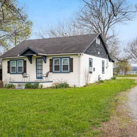 Quiet cottage near the heart of Downtown Franklin, TN