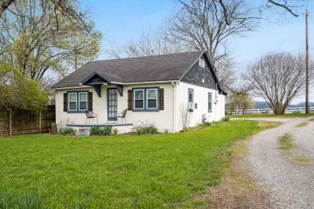 Quiet cottage near the heart of Downtown Franklin, TN