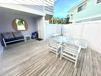 BEST LOCATION! NORTH END OF ANNA MARIA, FL STEPS TO BEACH & DINING -  LOWER UNIT
