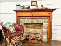 New Cabin ~Hot Tub in Theater~1 Quiet Acre ~Hiking ~Fire Pit ~King Suites