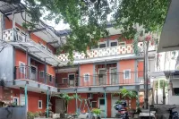 Sabar Mansion 22 Mitra RedDoorz Hotel di Kecamatan Pesanggrahan