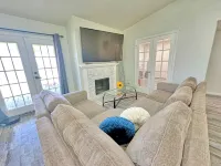 Charming 2-bedroom house in The Colony with WiFi, AC