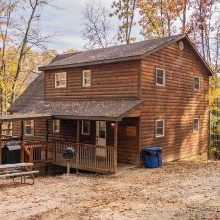 Lakeside Cabin: Private Dock - Canoe & Kayaks - HotTub -PetFriendly -Arcade Game