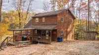 Lakeside Cabin: Private Dock - Canoe & Kayaks - HotTub -PetFriendly -Arcade Game