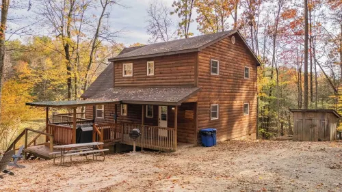 Lakeside Cabin: Private Dock - Canoe & Kayaks - HotTub -PetFriendly -Arcade Game Hotels in Wolfe County