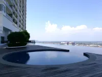 Attic Home Melaka Silverscape Residence & Jonker - สระว่ายน้ำแบบอินฟินิตี้
