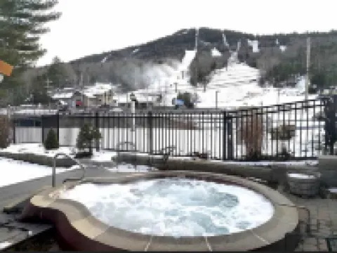 Attitash First Floor Studio Sleeps 4