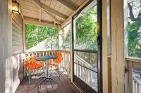 240- Sleeps 10, Centrally Located, Fenced Yard, Pet & Family Friendly