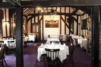 Brook Red Lion Hotel Hotel di Eight Ash Green