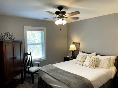 Newly Renovated "Wine Cork Escape