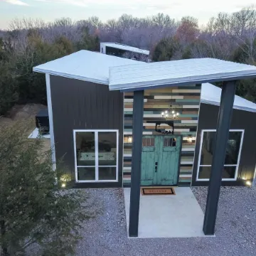 Bison Cabin with Hot Tub, Air Hockey & Pool Table, South of Norman