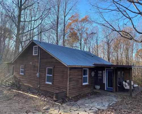 Cozy 2-bedroom cabin on 5 private acres in charming Pegram, TN 奇特姆縣酒店