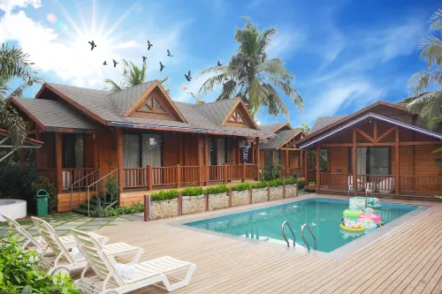 Foxoso Aaristo Baga Beach Resort