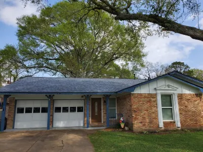 Bayou Cottage: Quaint 4 Bed house near NASA/Kemah Hotels near Nana's Attic