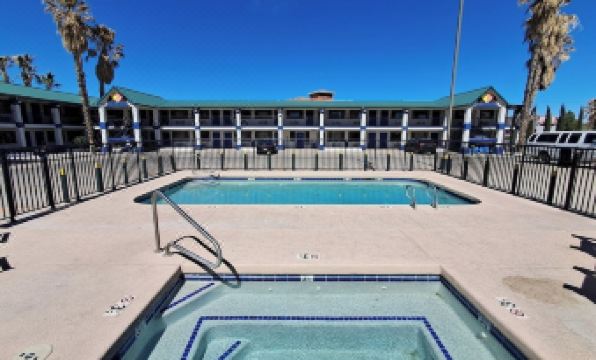 Days Inn by Wyndham Safford, AZ