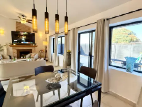 Ajijic Modern 1 King Bedroom Unit-Best Summer Rates -Bikes-Gym-Pickleball Court Hotels in Chapala
