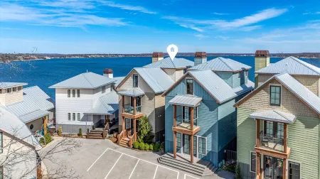 5-star Grand Lake Waterfront w/Panoramic Views: 1 FREE 1-day jet ski rental