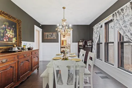 The Winston House - Cozy 3Br/2BA Отели в г. Джонсон