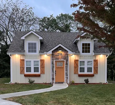 Classy Cottage new home in quaint neighborhood