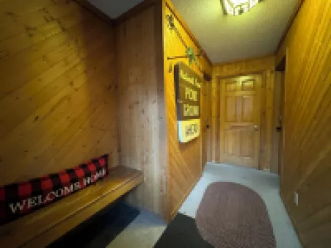 Snowy Summit Ski Chalet- Where Mountain Memories Begin