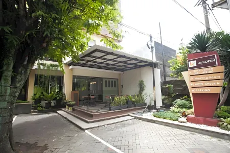 Urbanview Hotel de Kopen Malang by RedDoorz Отели в г. Blimbing